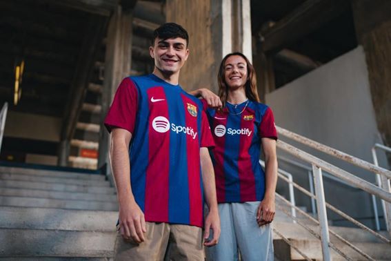 Develada la nueva equipación del  Barça